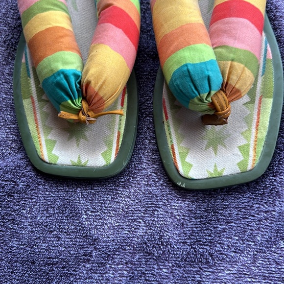 Farm Rio Pineapple Puffy Flip Flop Size 11 PRICE FIRM - Picture 4 of 7